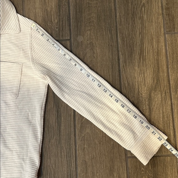 Travis Mathew Women’s Cream Colored Ribbed Long Sleeve Button Down. XS NWOT - Picture 10 of 10
